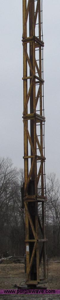 image for item G2336 Link Belt M70 diesel powered pile driver hammer