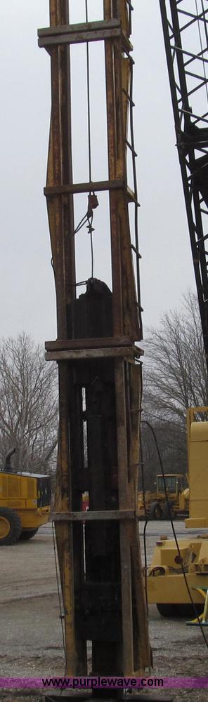 image for item G2336 Link Belt M70 diesel powered pile driver hammer