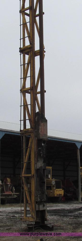 image for item G2336 Link Belt M70 diesel powered pile driver hammer