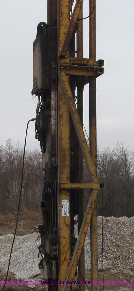 image for item G2336 Link Belt M70 diesel powered pile driver hammer
