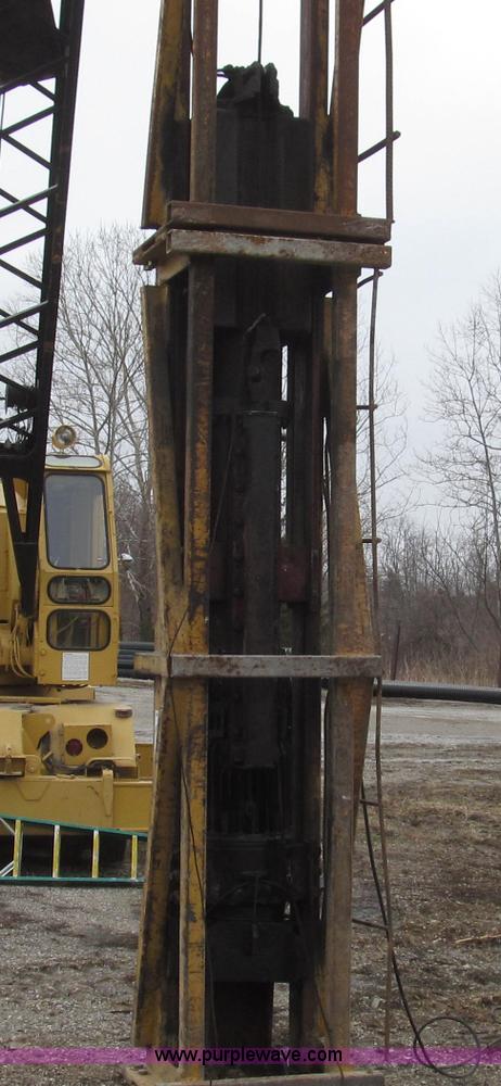 image for item G2336 Link Belt M70 diesel powered pile driver hammer