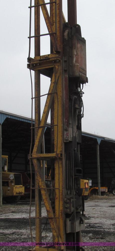 image for item G2336 Link Belt M70 diesel powered pile driver hammer
