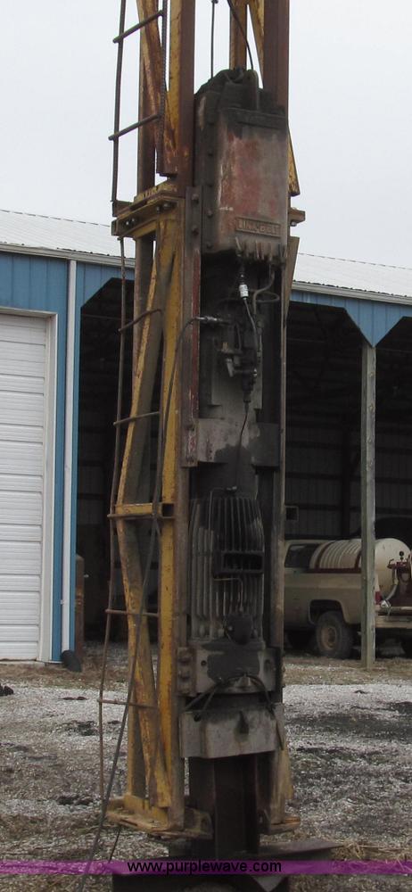 image for item G2336 Link Belt M70 diesel powered pile driver hammer