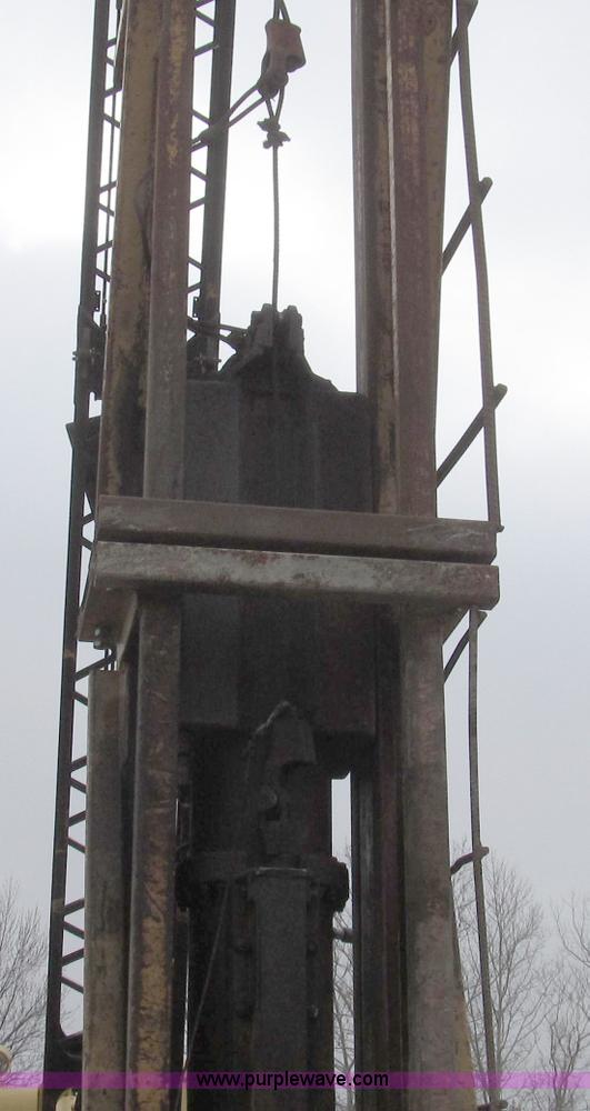 image for item G2336 Link Belt M70 diesel powered pile driver hammer