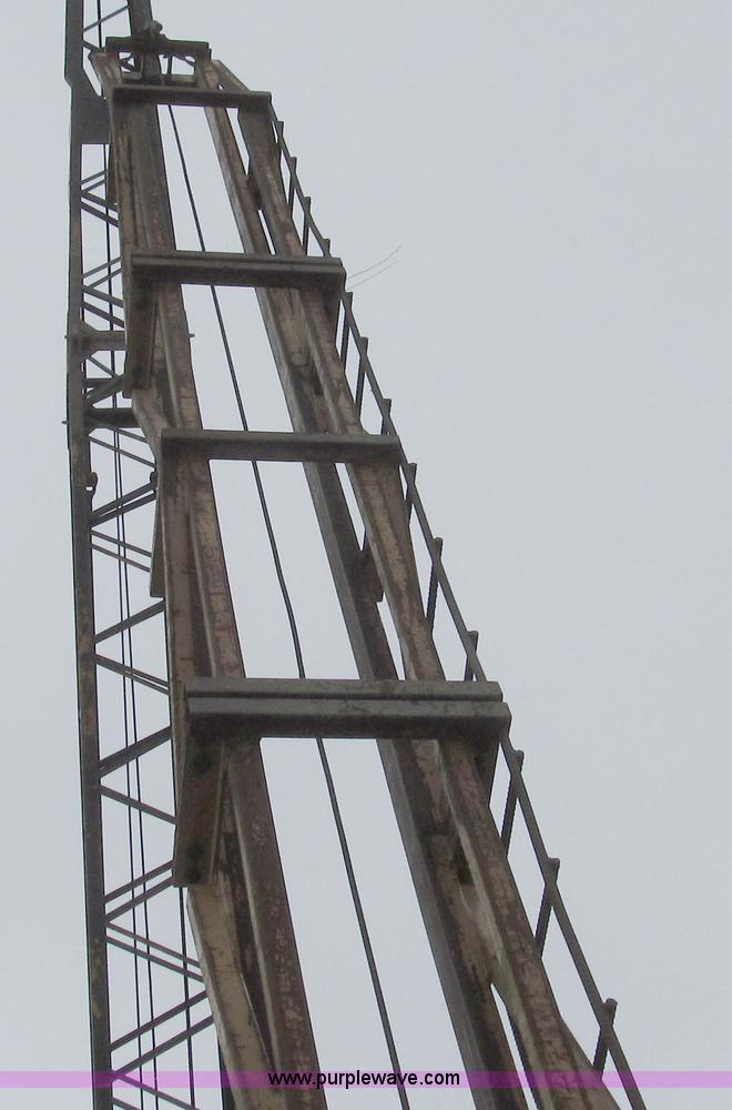 image for item G2336 Link Belt M70 diesel powered pile driver hammer