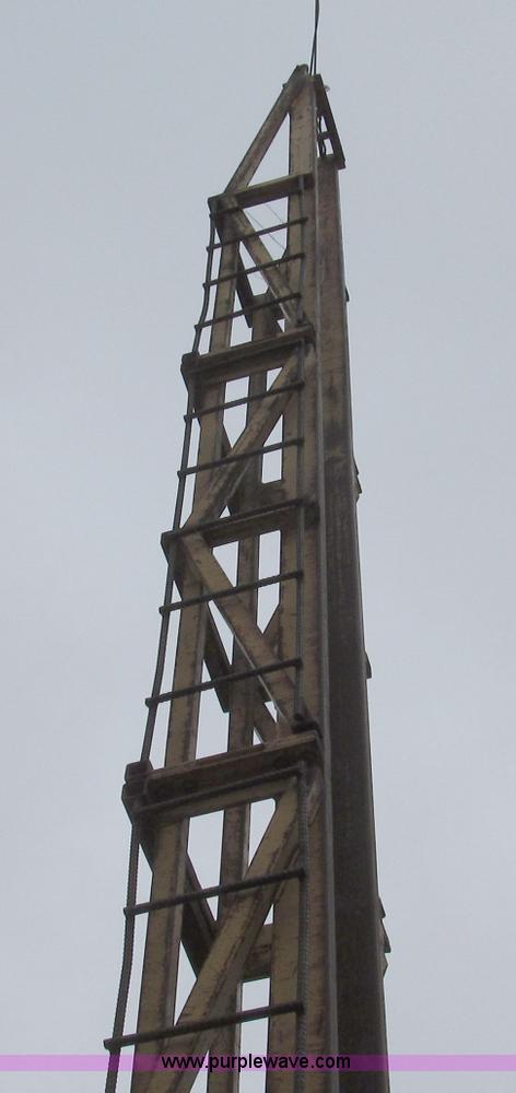 image for item G2336 Link Belt M70 diesel powered pile driver hammer