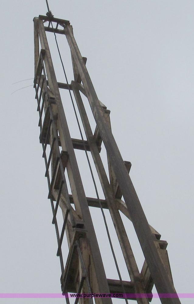 image for item G2336 Link Belt M70 diesel powered pile driver hammer