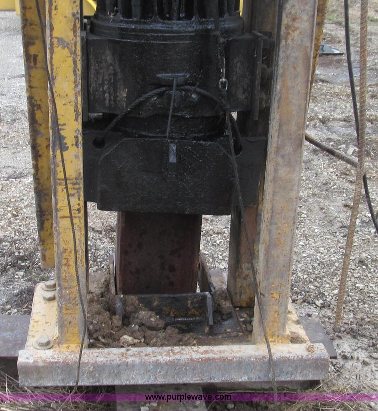 image for item G2336 Link Belt M70 diesel powered pile driver hammer
