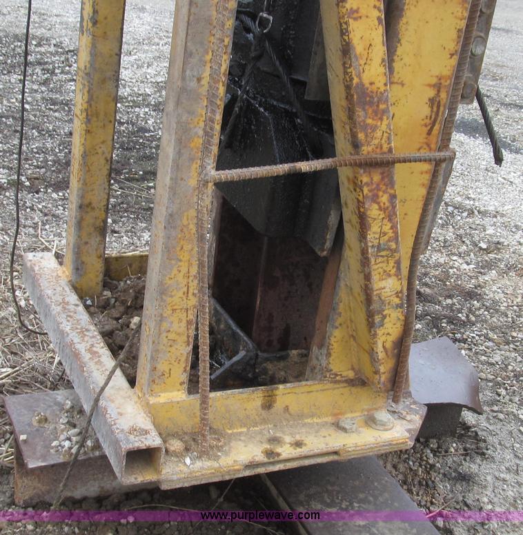 image for item G2336 Link Belt M70 diesel powered pile driver hammer