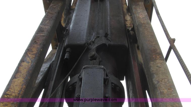 image for item G2336 Link Belt M70 diesel powered pile driver hammer