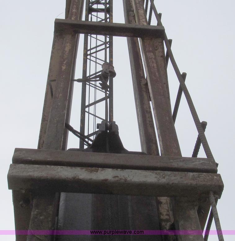 image for item G2336 Link Belt M70 diesel powered pile driver hammer