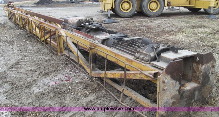 image for item G2336 Link Belt M70 diesel powered pile driver hammer