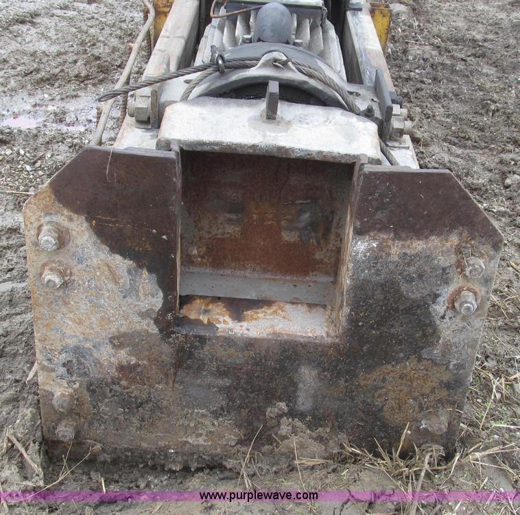 image for item G2336 Link Belt M70 diesel powered pile driver hammer