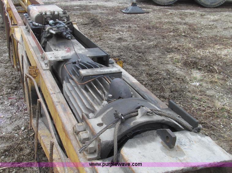 image for item G2336 Link Belt M70 diesel powered pile driver hammer