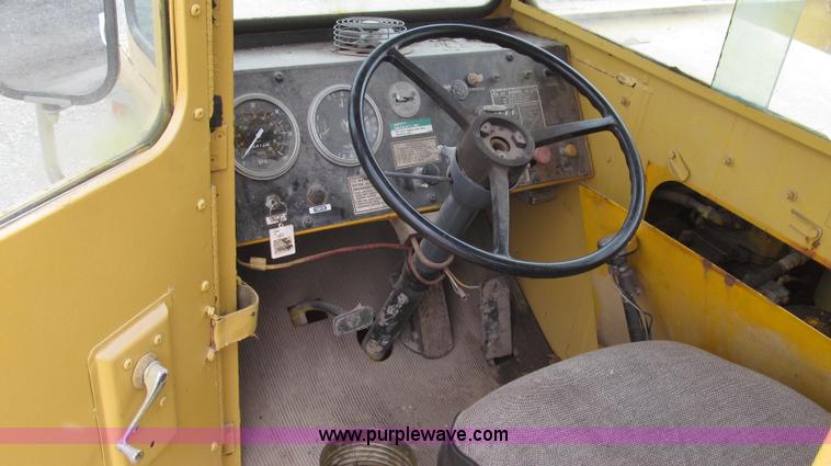 image for item G2337 1988 Link Belt HC-78B wire rope truck crane