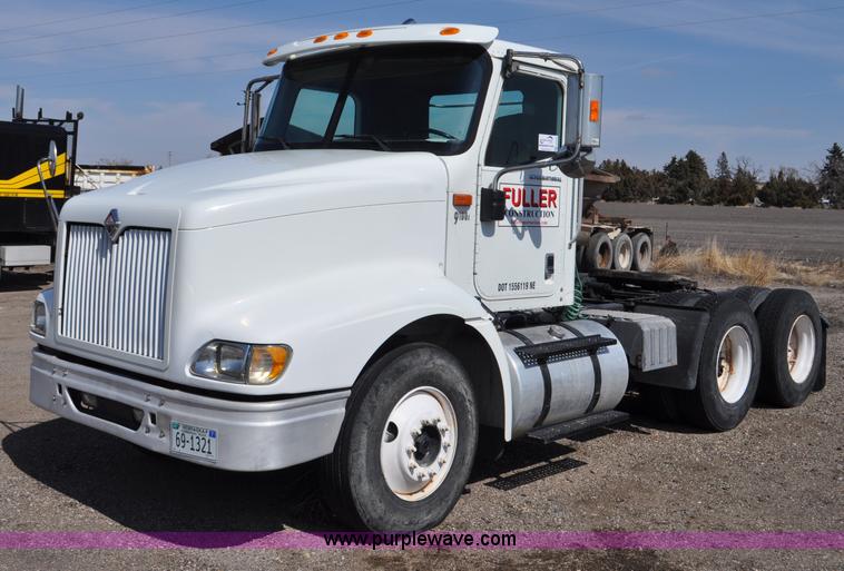 image for item G6445 2002 International 9100i semi truck