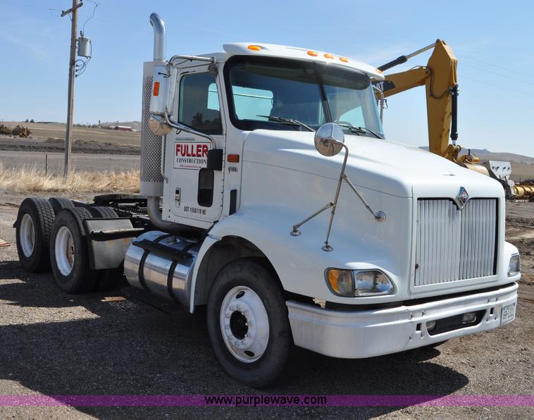 image for item G6445 2002 International 9100i semi truck