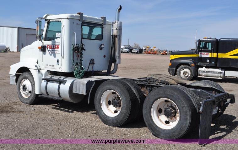 image for item G6445 2002 International 9100i semi truck