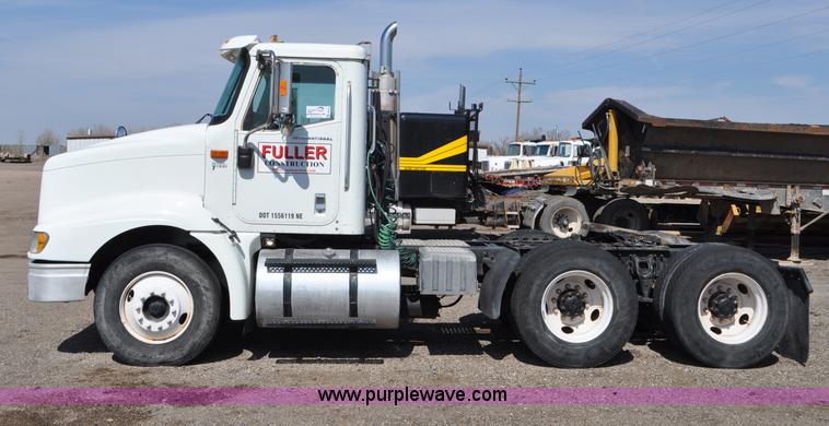 image for item G6445 2002 International 9100i semi truck