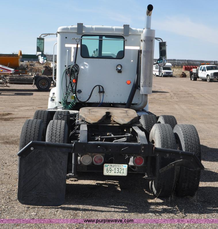 image for item G6445 2002 International 9100i semi truck