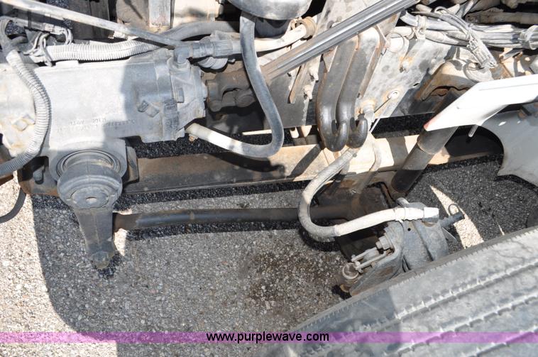 image for item G6445 2002 International 9100i semi truck