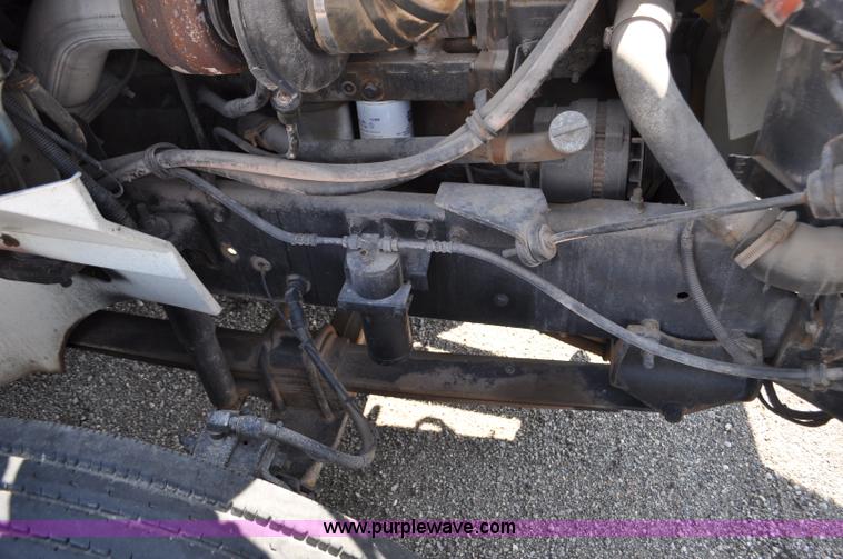 image for item G6445 2002 International 9100i semi truck