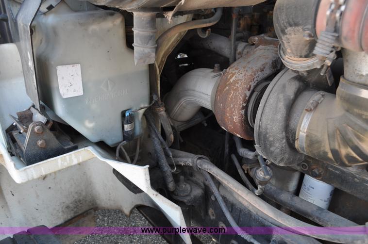 image for item G6445 2002 International 9100i semi truck