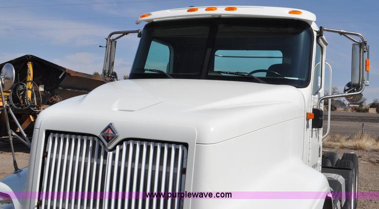 image for item G6445 2002 International 9100i semi truck