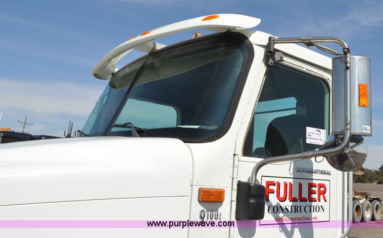 image for item G6445 2002 International 9100i semi truck