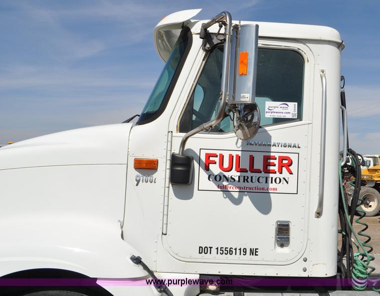 image for item G6445 2002 International 9100i semi truck