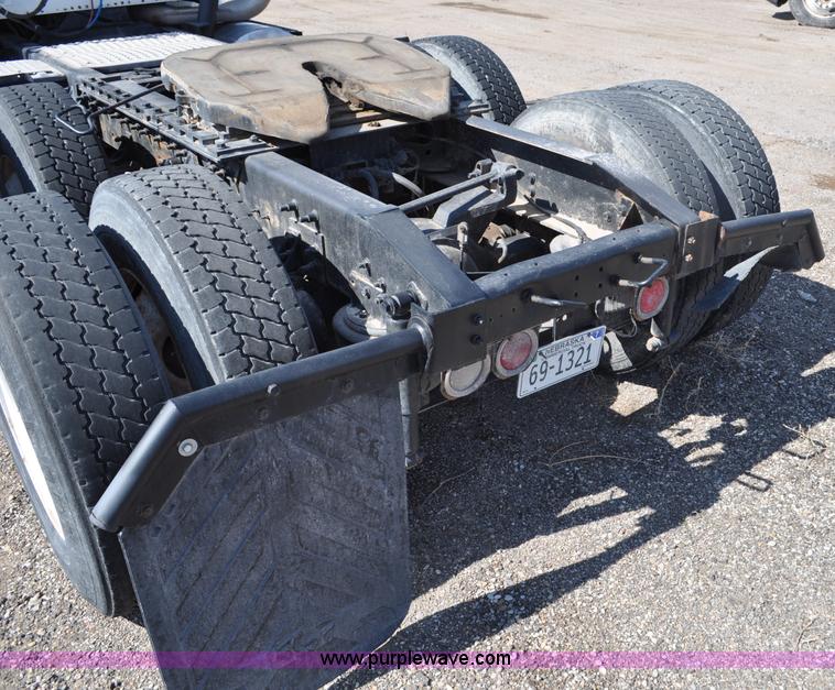 image for item G6445 2002 International 9100i semi truck