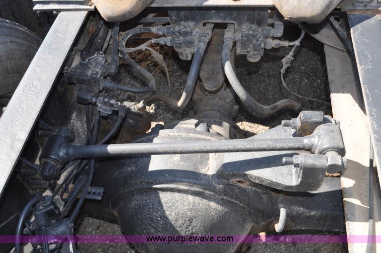 image for item G6445 2002 International 9100i semi truck