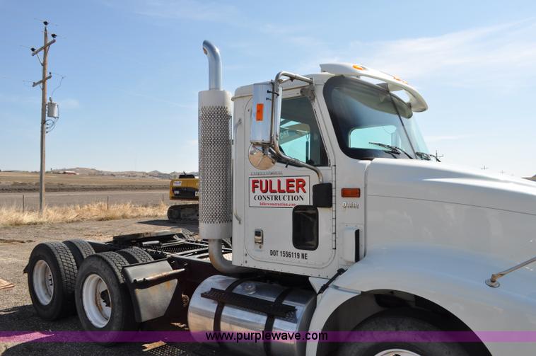 image for item G6445 2002 International 9100i semi truck