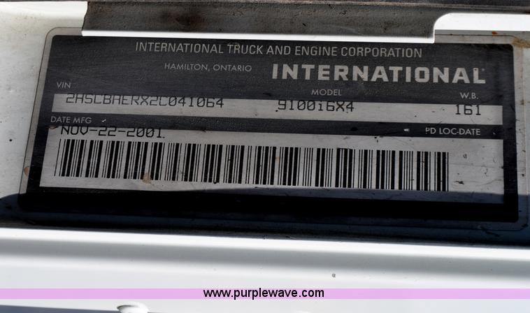 image for item G6445 2002 International 9100i semi truck
