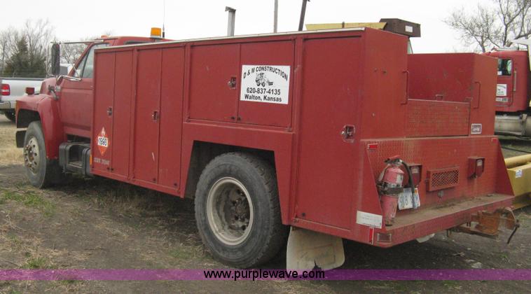 image for item G8466 1990 Ford F700 service truck