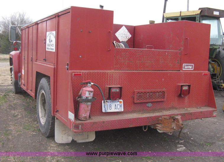 image for item G8466 1990 Ford F700 service truck