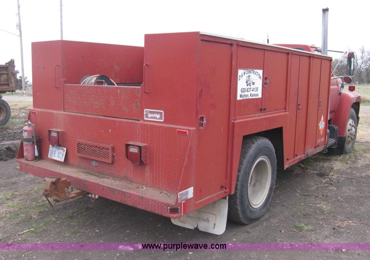 image for item G8466 1990 Ford F700 service truck