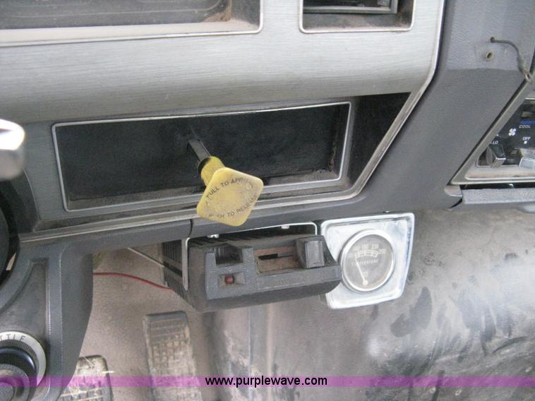 image for item G8466 1990 Ford F700 service truck