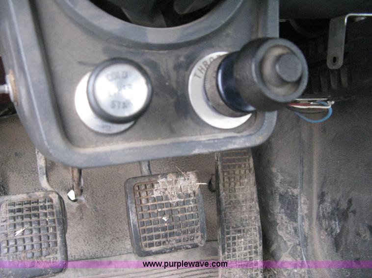 image for item G8466 1990 Ford F700 service truck