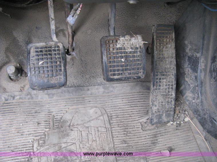 image for item G8466 1990 Ford F700 service truck