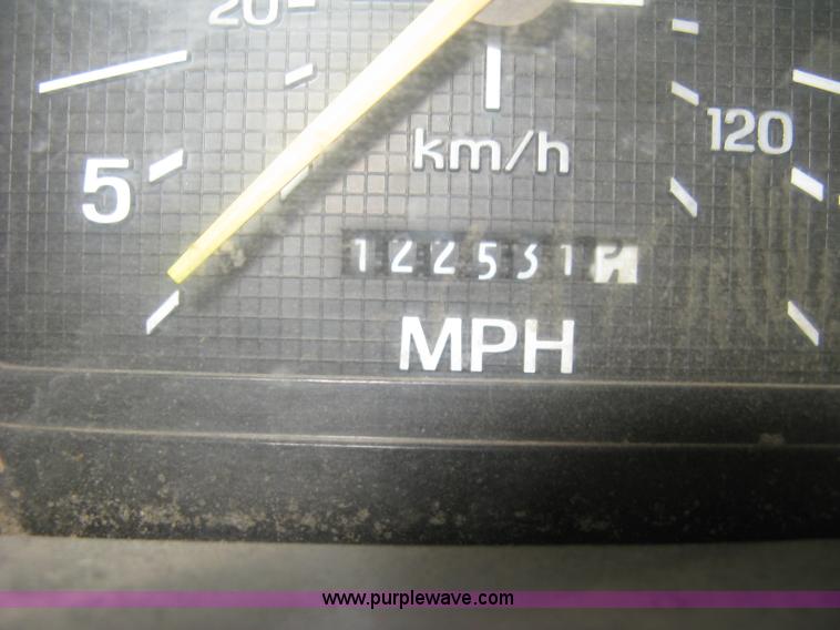 image for item G8466 1990 Ford F700 service truck