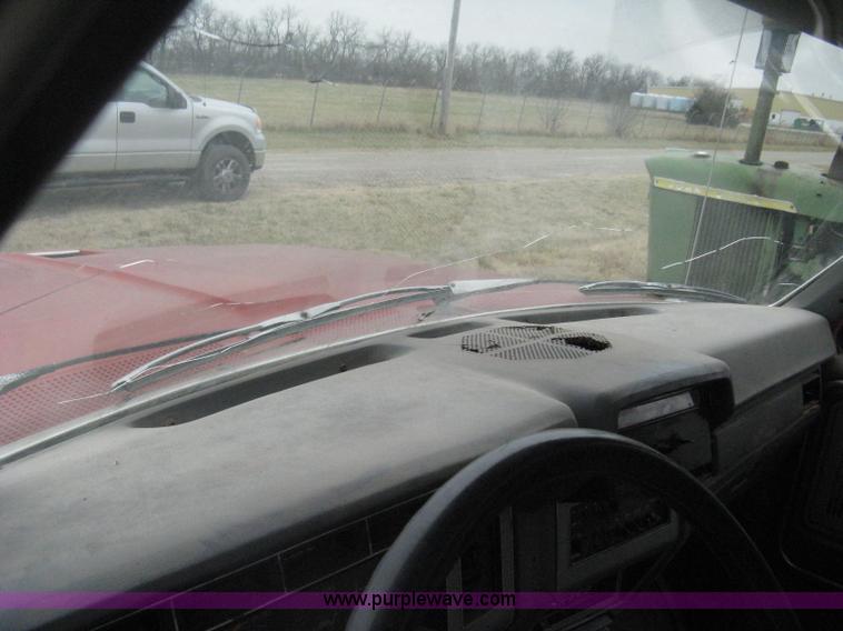 image for item G8466 1990 Ford F700 service truck