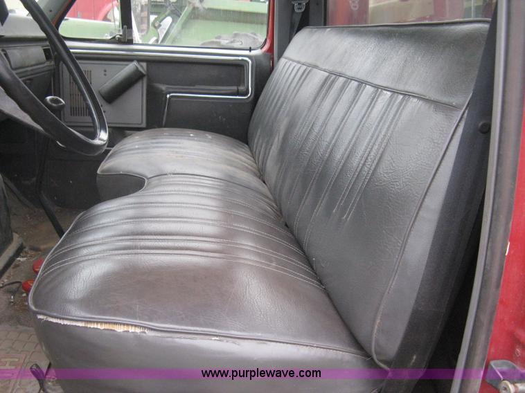 image for item G8466 1990 Ford F700 service truck