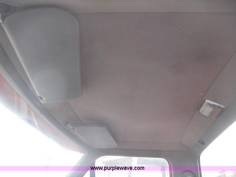 image for item G8466 1990 Ford F700 service truck