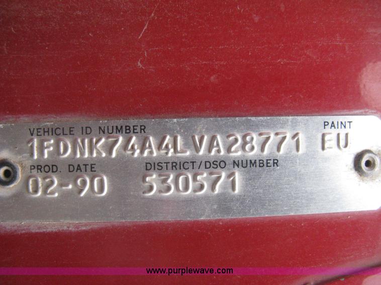 image for item G8466 1990 Ford F700 service truck