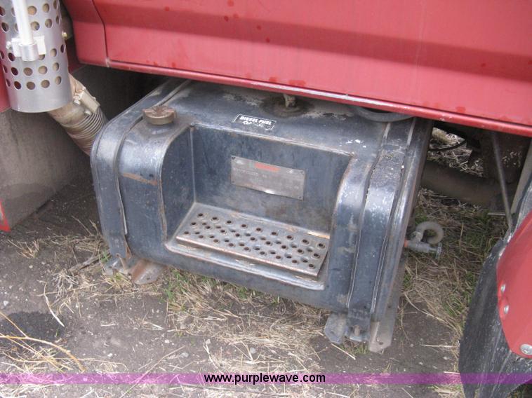 image for item G8466 1990 Ford F700 service truck