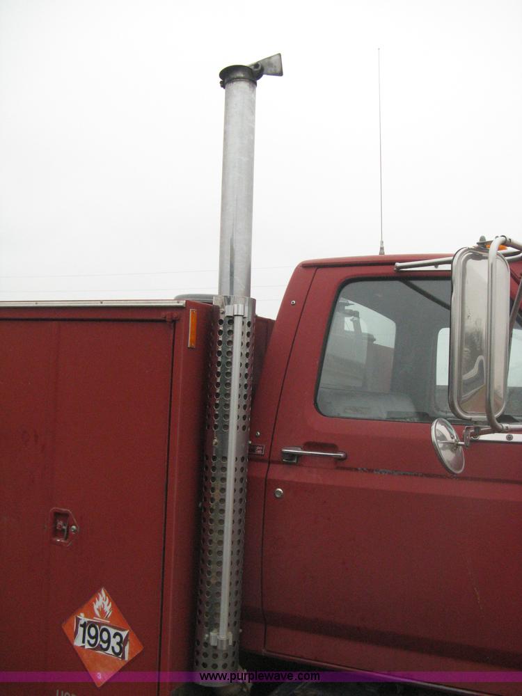image for item G8466 1990 Ford F700 service truck