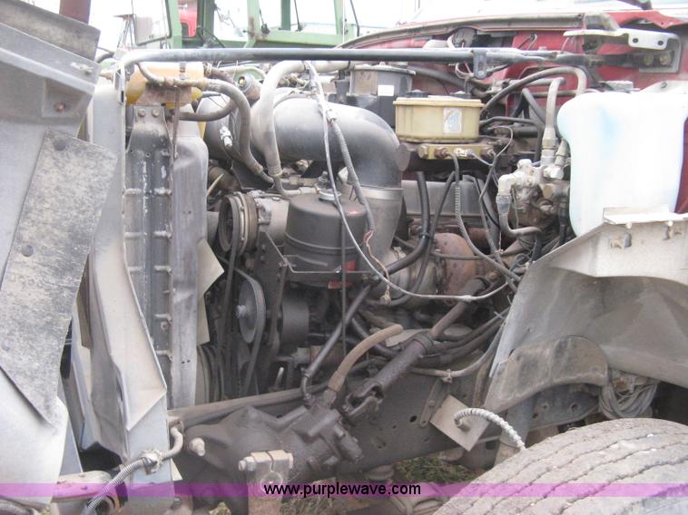 image for item G8466 1990 Ford F700 service truck