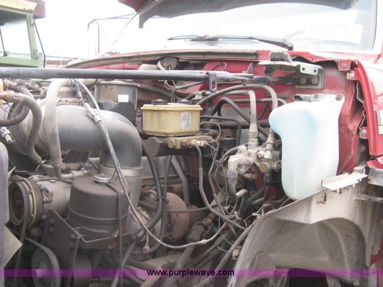 image for item G8466 1990 Ford F700 service truck