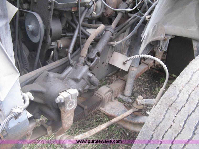 image for item G8466 1990 Ford F700 service truck